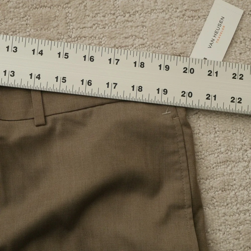 Van Heusen Traveler Mens 40x30 Classic Fit Stretch Dress Pants Tan Non-Iron